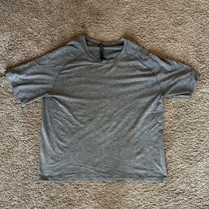 lululemon athletica Gray Short Sleeve Tee